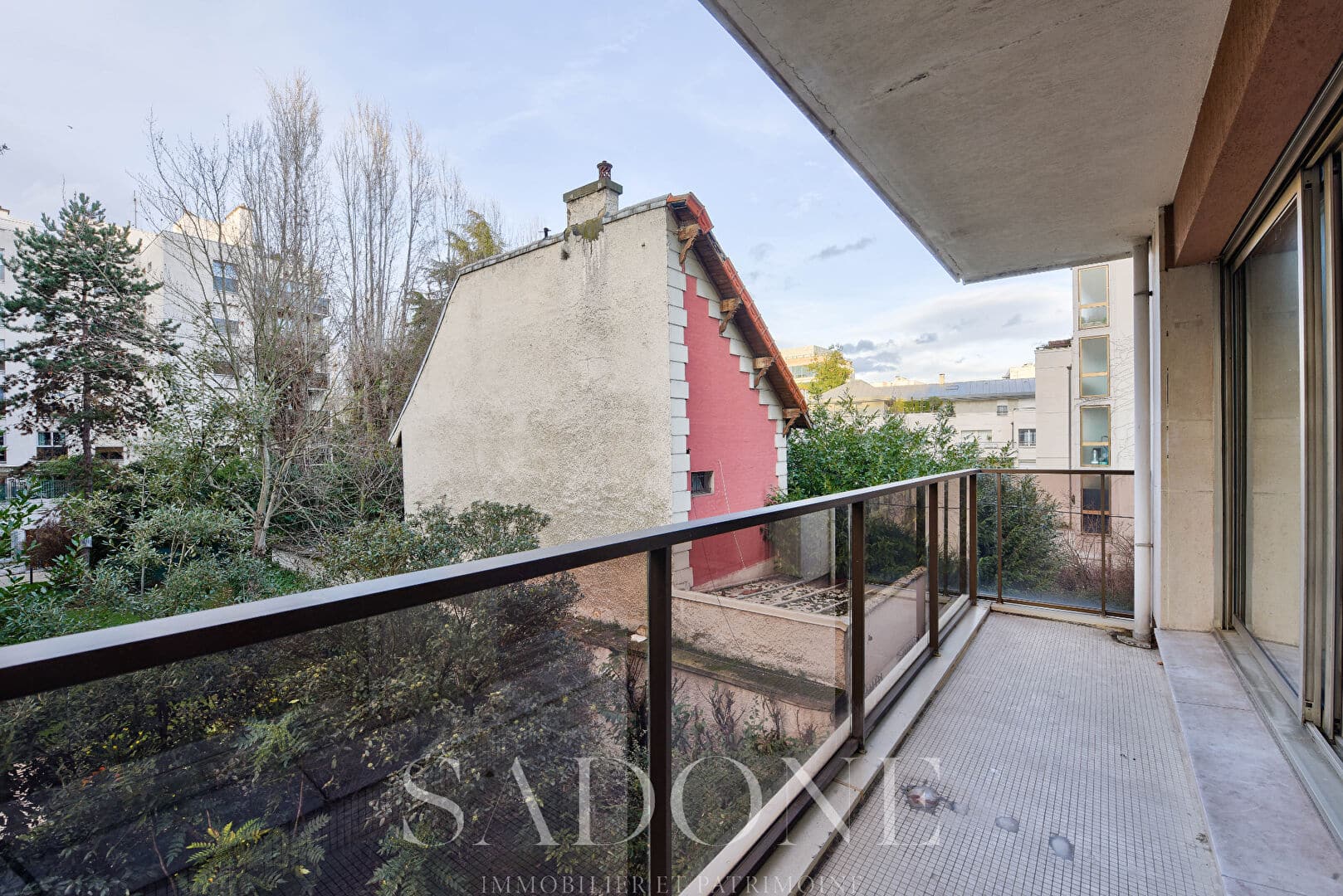 Neuilly – Ile  de Jatte –  appartement de 53 m2 – 1 chambre – balcon