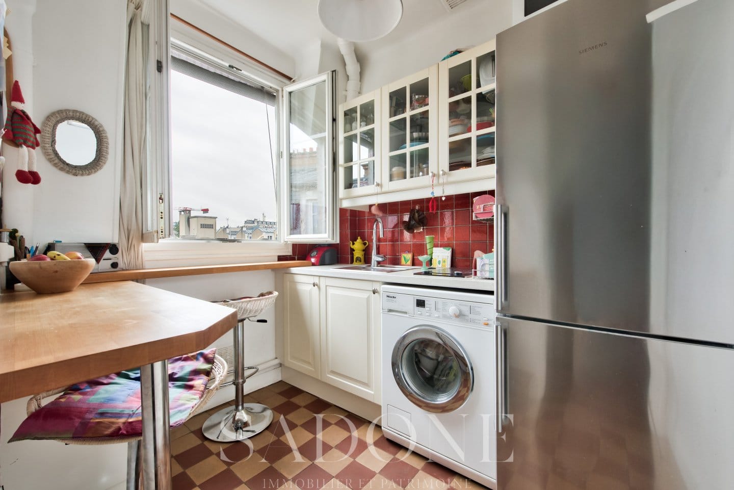 Exclusivité – Neuilly Sur Seine –  Pont de Neuilly – 2 pièces  – dernier étage – balcon – art déco