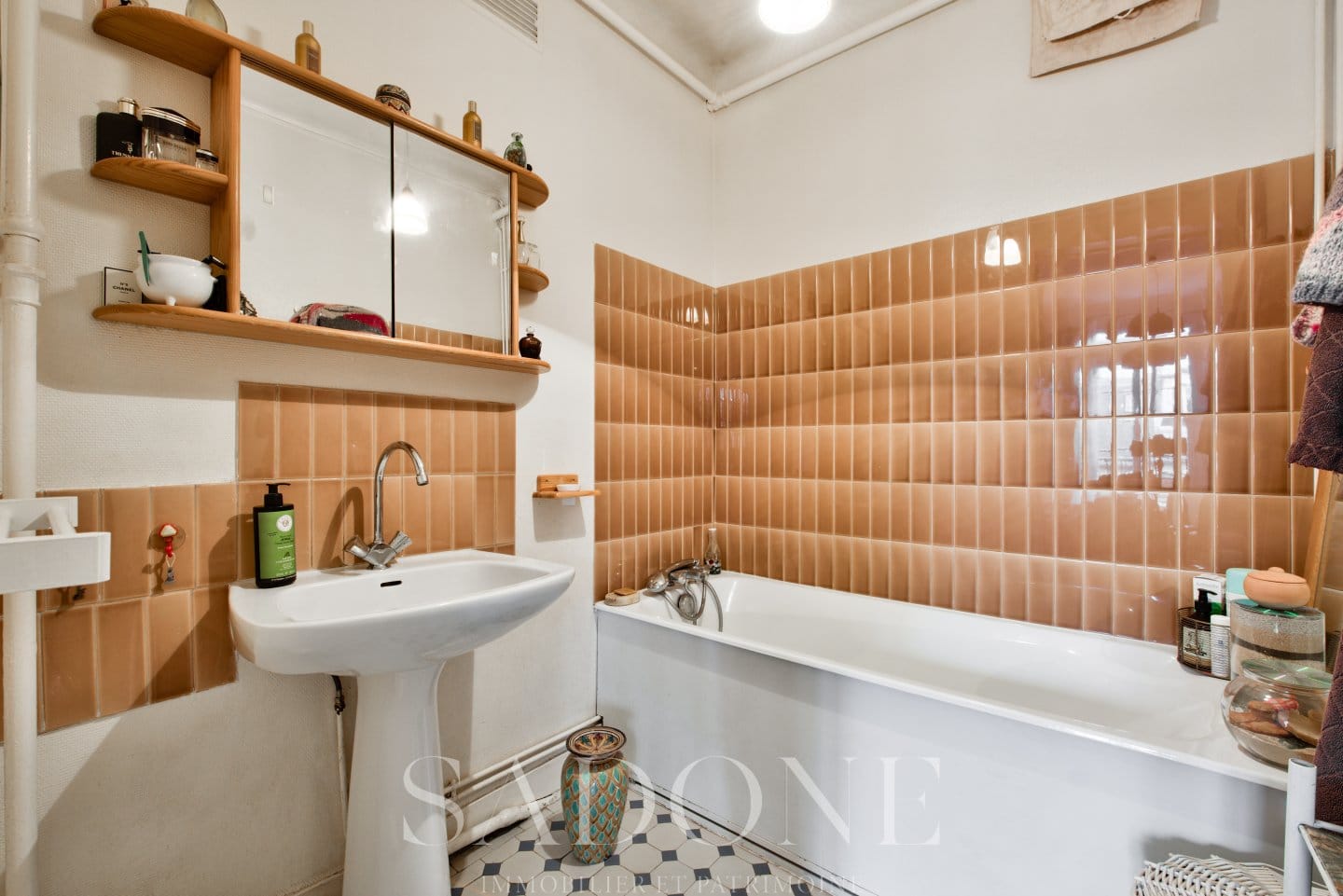 Exclusivité – Neuilly Sur Seine –  Pont de Neuilly – 2 pièces  – dernier étage – balcon – art déco