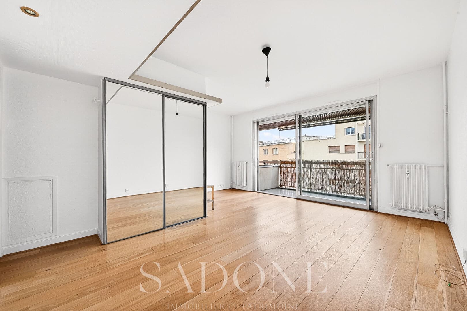 Pont de Neuilly – Grand studio de 32m2 avec balcon/Terrasse