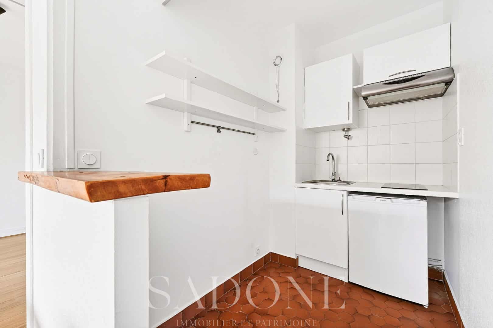 Pont de Neuilly – Grand studio de 32m2 avec balcon/Terrasse