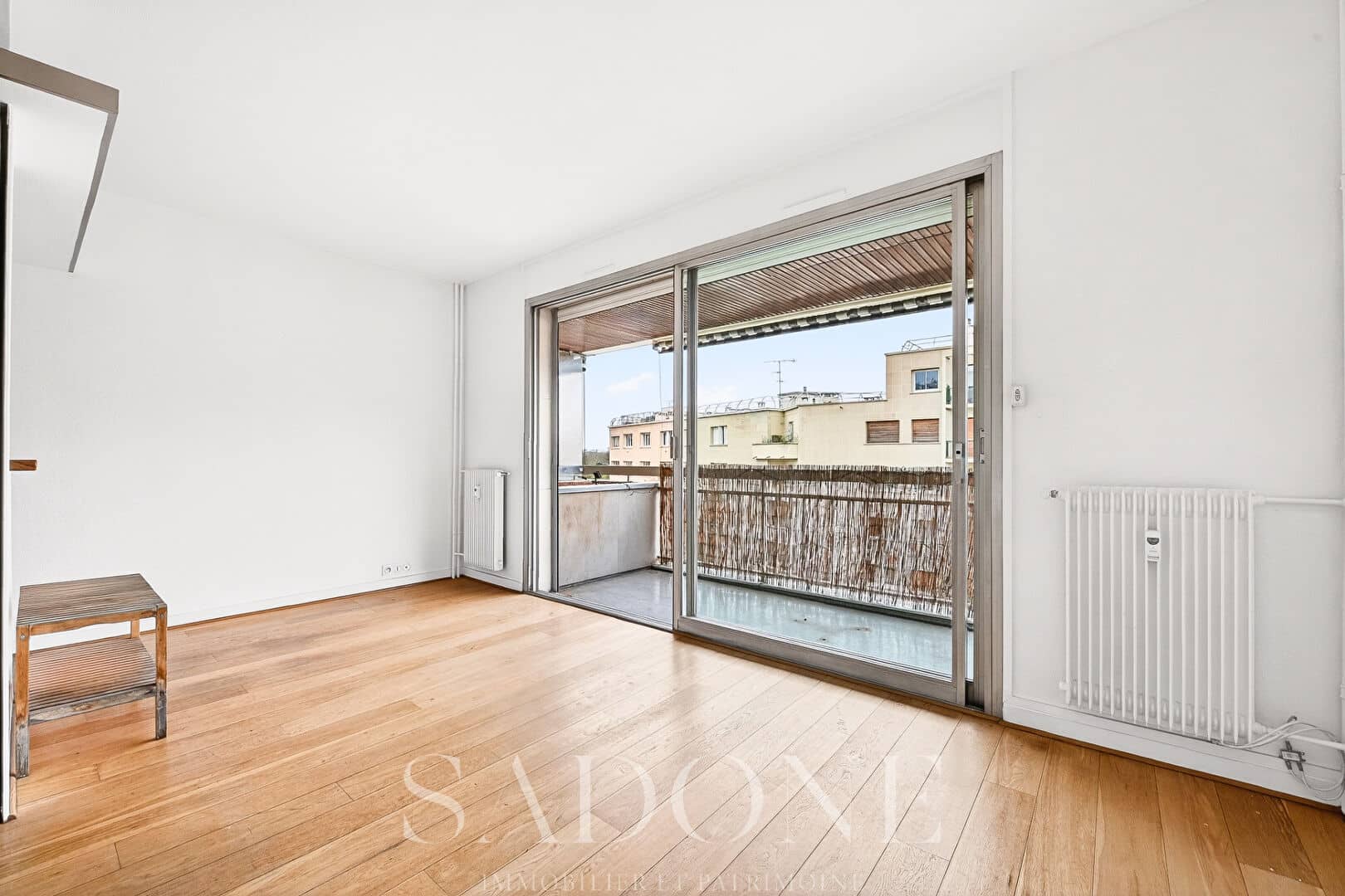 Pont de Neuilly – Grand studio de 32m2 avec balcon/Terrasse