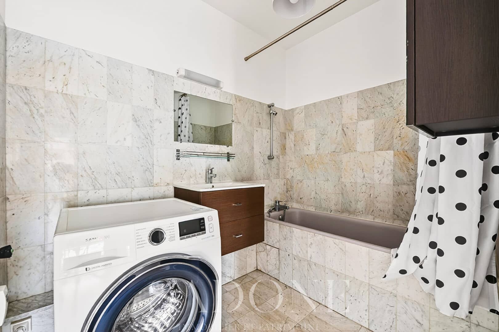 Pont de Neuilly – Grand studio de 32m2 avec balcon/Terrasse