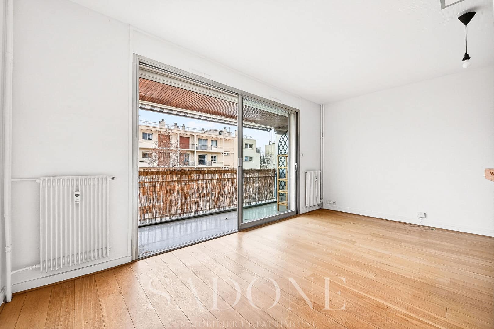 Pont de Neuilly – Grand studio de 32m2 avec balcon/Terrasse