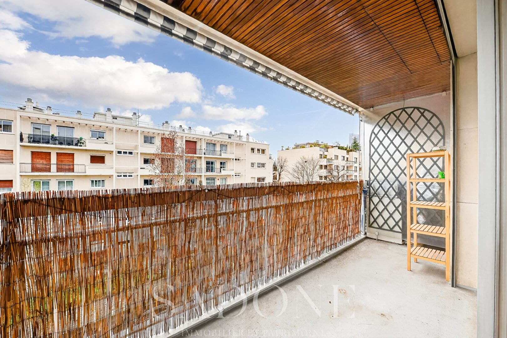 Pont de Neuilly – Grand studio de 32m2 avec balcon/Terrasse